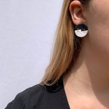 Load image into Gallery viewer, Clarke - asymmetrical black & white